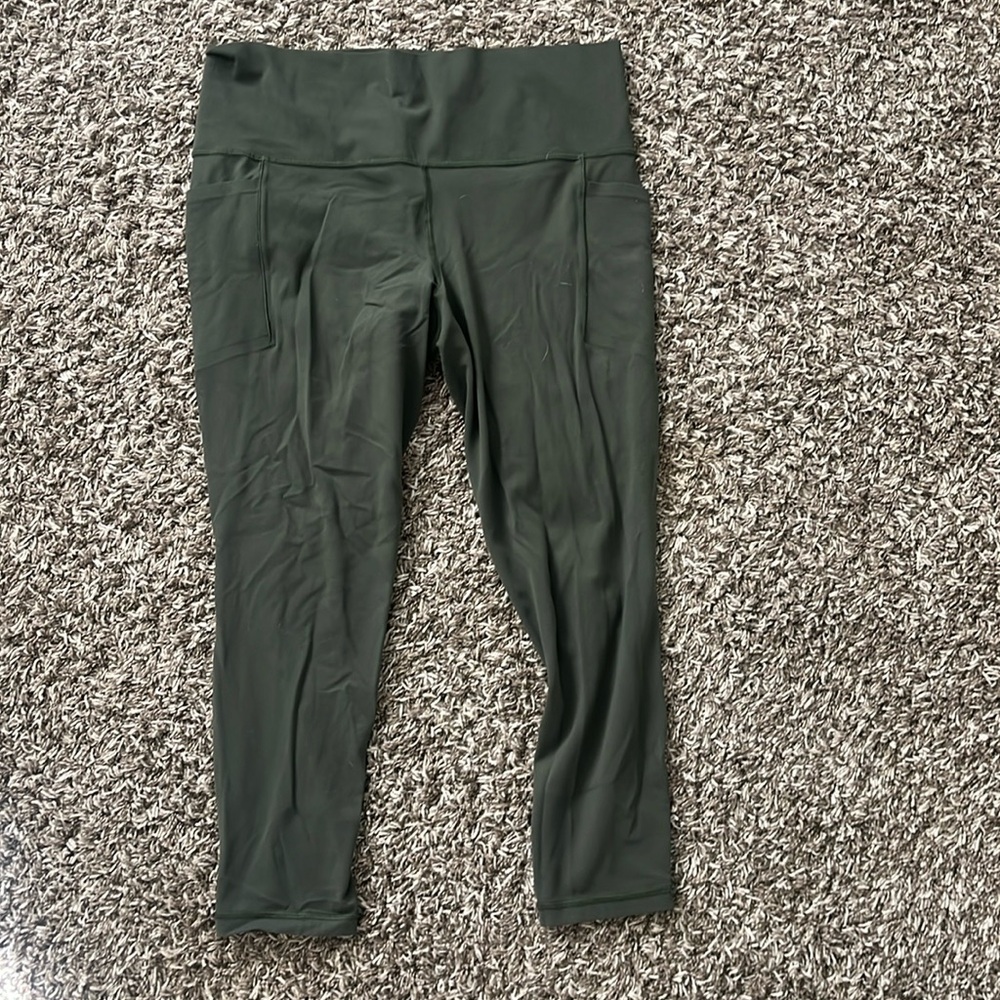Athleta Salutation Stash tight 7/8